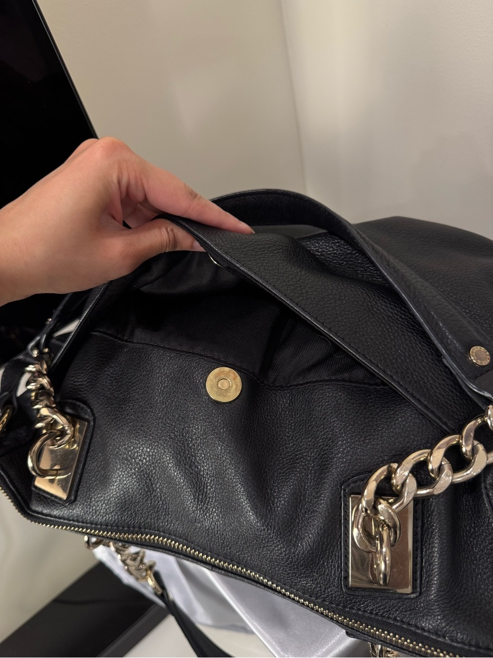 Danier Black Leather Shoulder Bag with Gold Chains - Picture 11 of 13